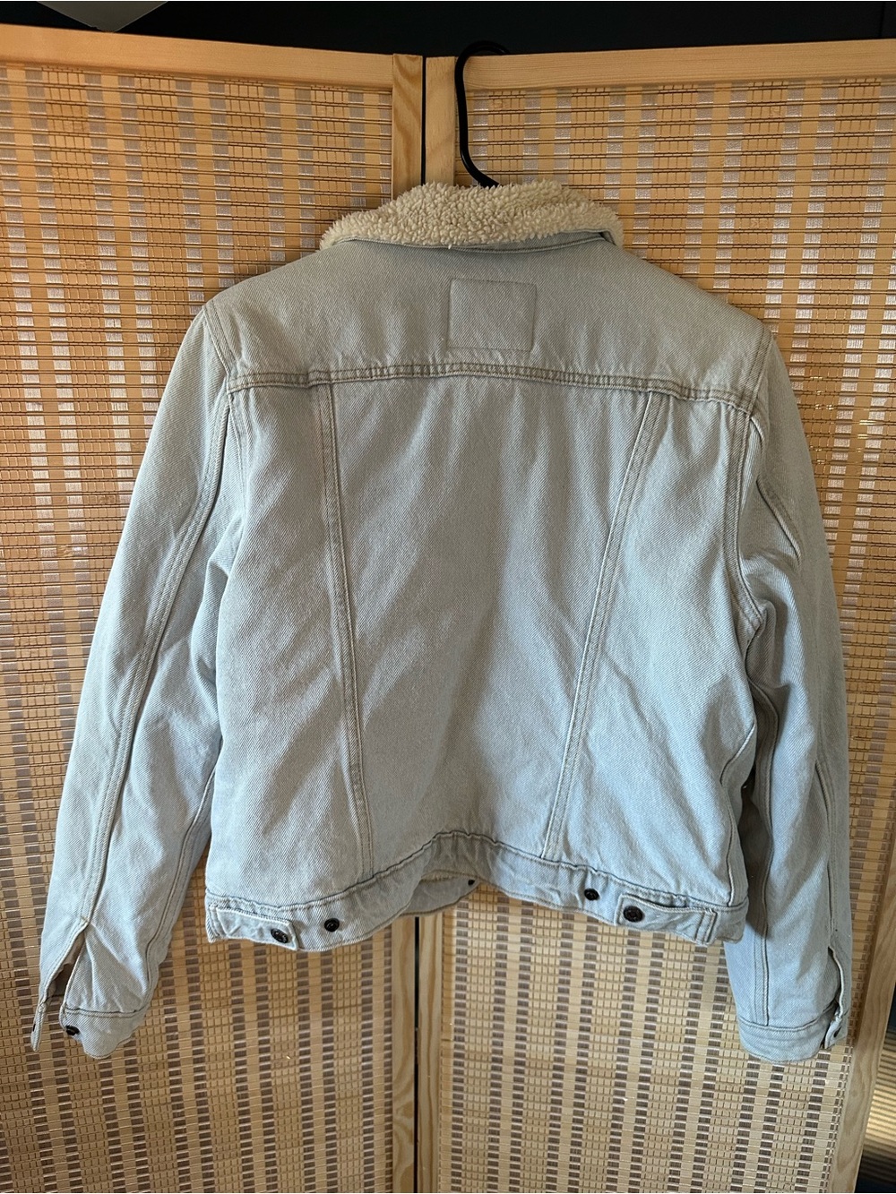 Levi’s Sherpa Ex-Boyfriend Trucker Jacket - Picture 6 of 7